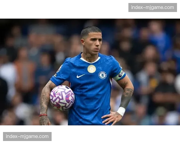 英超：切尔西2-2布伦特福德，斯特林破门后送点