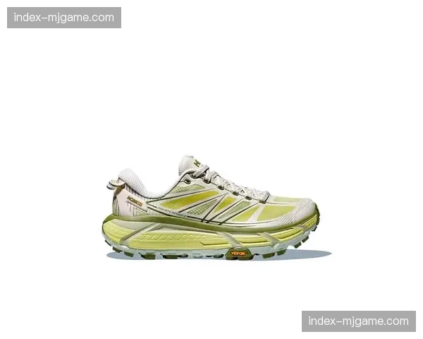 运动品牌推出新一代轻量化战靴，主打卖点为“助力高频次转向与压迫”